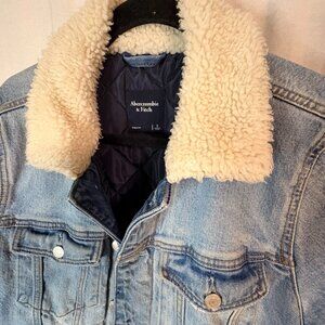 Abercrombie & Fitch Men’s Sherpa-Lined Denim Trucker Jacket S